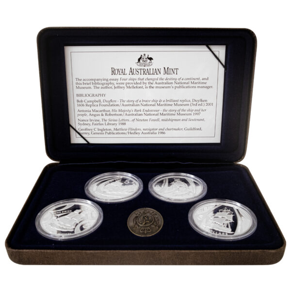 2002 Masterpieces in Silver 套幣外盒與展示盒